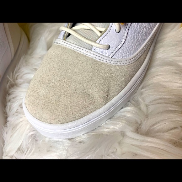 Like New- Cream/White/Gold Jordan Jasmine Suede & Leather 7Y/8.5 - Picture 7 of 10